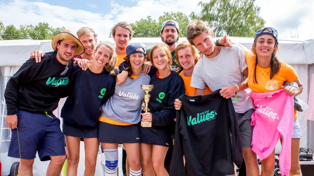 FieldGood Hockey Tournament Louvain-la-Neuve Club fieldhockey Belgique tournoi all-inclusive sport folklore business case sponsors partenaire