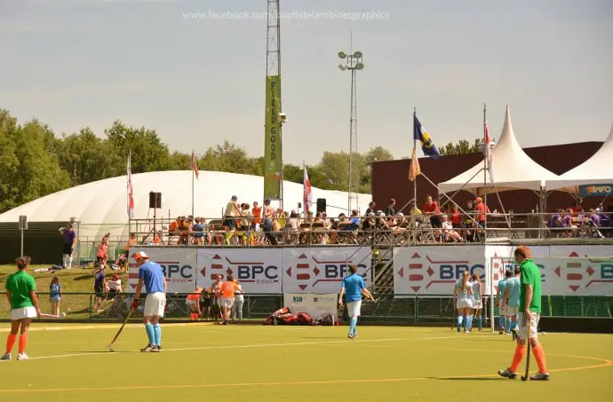 FieldGood Hockey Tournament Louvain-la-Neuve Club fieldhockey Belgique tournoi all-inclusive sport folklore infrastructure montage décoration